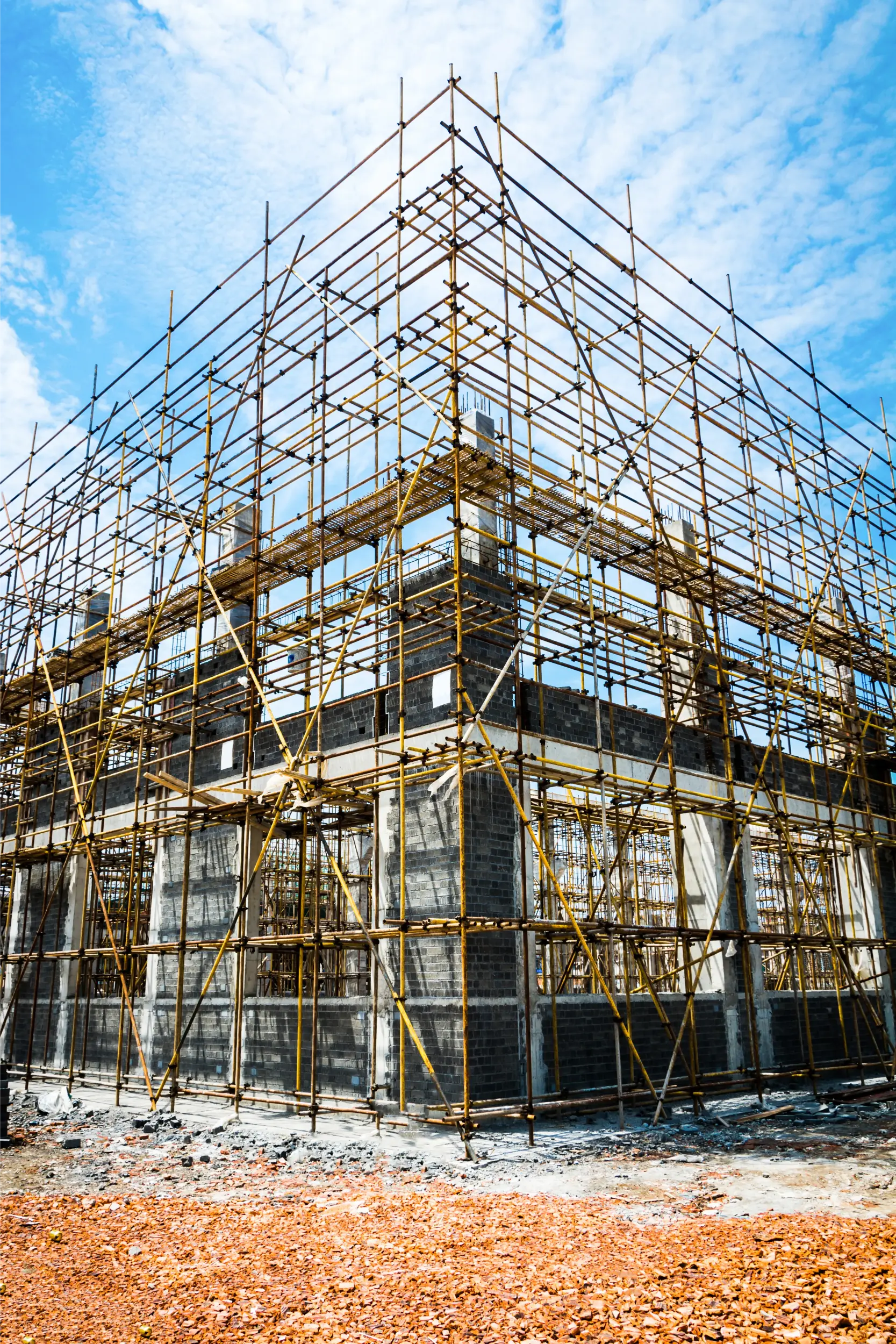 Sirenes e sinalizadores audiovisuais adequados com as normas de segurança para os ambientes da construção civil