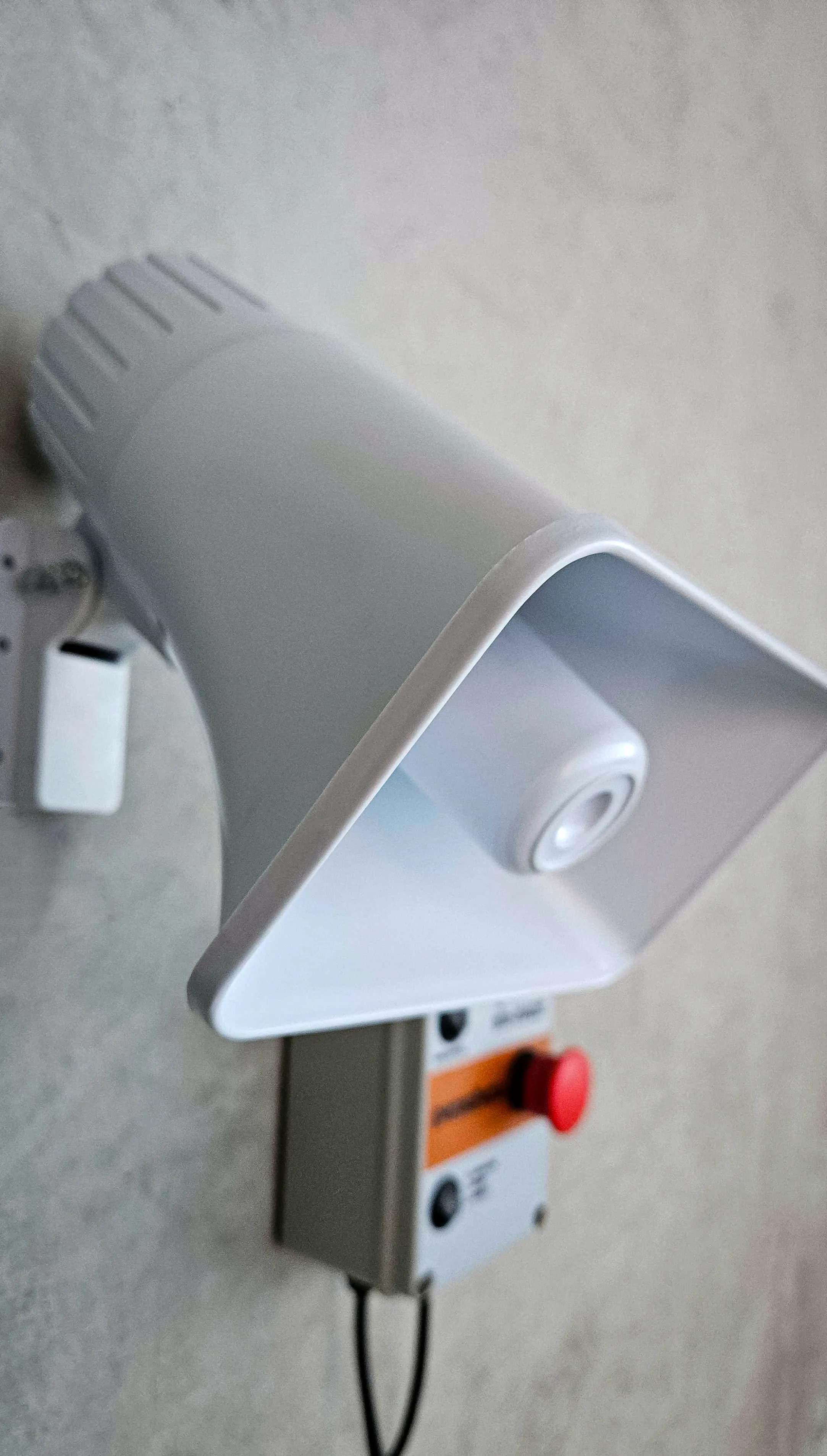 Instalação completa do sistema de alerta BTK-EVACIT em ambiente industrial