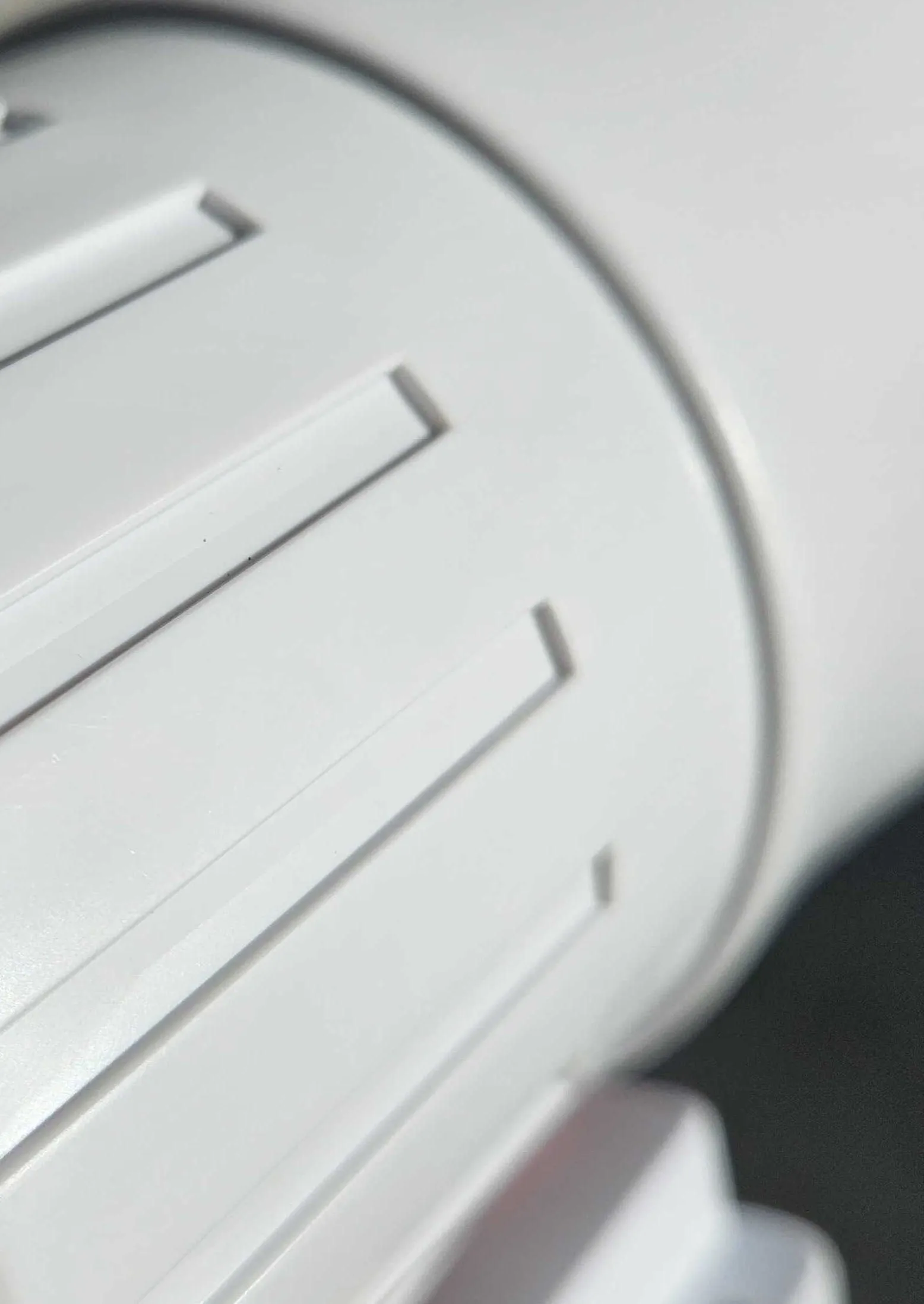 Detalhe ergonômico da sirene industrial BTK-SR4000